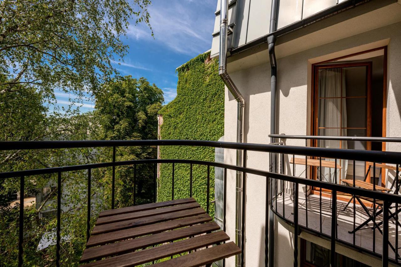 Studio Balcony