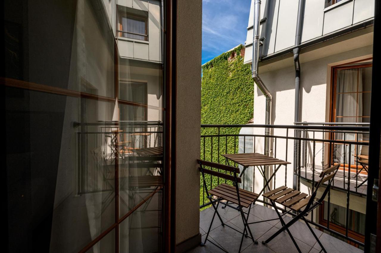 Studio Balcony