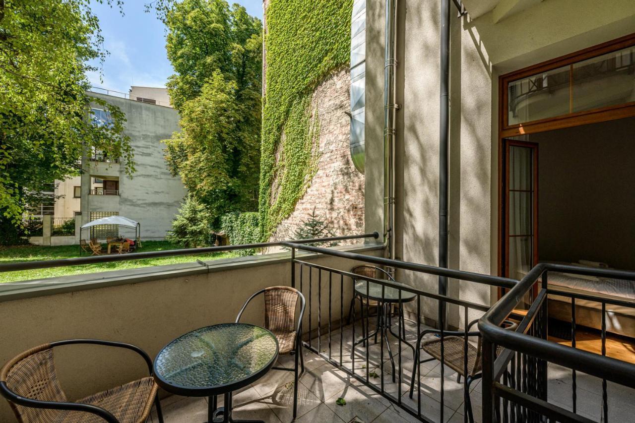 Studio Balcony